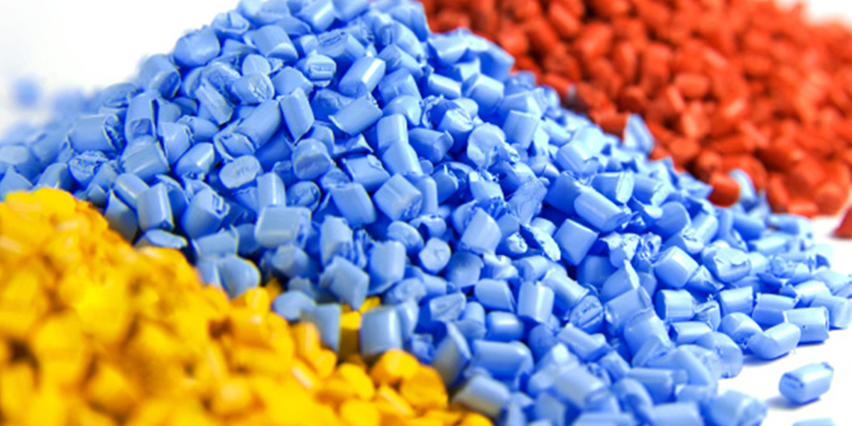 термопластичные пластмассы (термопласты). полипропилен гранулы. жидкий пластик в гранулах. полиамид пластмасса. гранулы из полимеров.