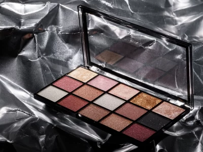 Paleta de colores con tonalidades oscuras